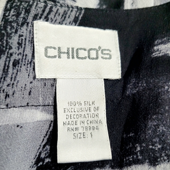 Chico’s 100% Silk Black White Abstract Beaded Neckline Tunic Top Size Medium - Picture 9 of 10